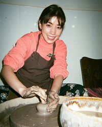 仲里依紗、珍しい“陶芸ショット”に「カッチョいい!!」「可愛すぎまーす」の声