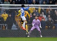 三笘薫、華麗なプレミア初ゴール！ 強烈同点ヘッドで前節の初アシストに続き2戦連続先発で躍動 全得点に絡む活躍でチームの連勝に貢献