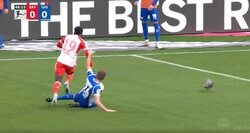 あわや大惨事！ピッチに乱入した「何か」が飛んだ… “世界最速レベルの男”アルフォンソ・デイビスが1対1で炸裂した爆速スピード突破がスゴすぎる