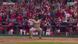 「振ってねえだろ！」激怒のちNGワード＆メット蹴りで即退場！MLB白熱の終盤で起きた球場ファンも大興奮の結末