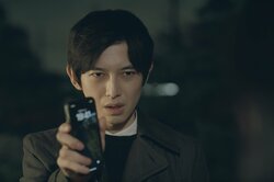 本郷奏多、愛の告白が猪突猛進すぎる！ 実家に突撃してフルスイングでスマホ投棄からの「好きだー！」『アイのない恋人たち』