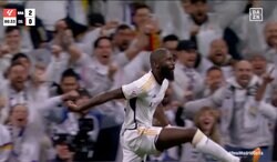 “リュディガー走り”にファン大爆笑！ 日本戦でも披露したドイツ代表DFの“珍行動”が「保護者の前で目立ちたがる小学３年生みたい」「ついにゴールパフォにも」など話題