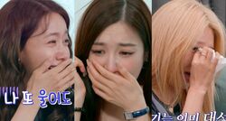 少女時代「私たちにとって母親のような存在」ある人物からのサプライズプレゼントに号泣