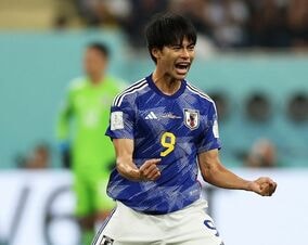 日本代表が歓喜に沸くなか、三笘薫のユニホームをもらい来たスペイン代表戦士がいた…【W杯】