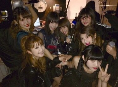 矢口真里、やぐフェス終了し放心状態 若手アイドルとの集合写真に