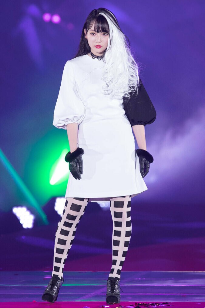 広瀬アリス＆すず姉妹の”イチャイチャ”に大歓声！ 初の幕張開催に3万1000人集結 -ガールズアワード2017A/W【画像集】 33枚目