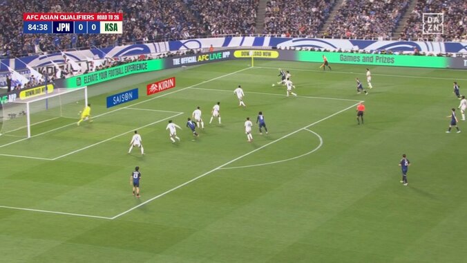 【映像】伊東＆堂安、右サイドを引き裂く“超高速ワンツー”