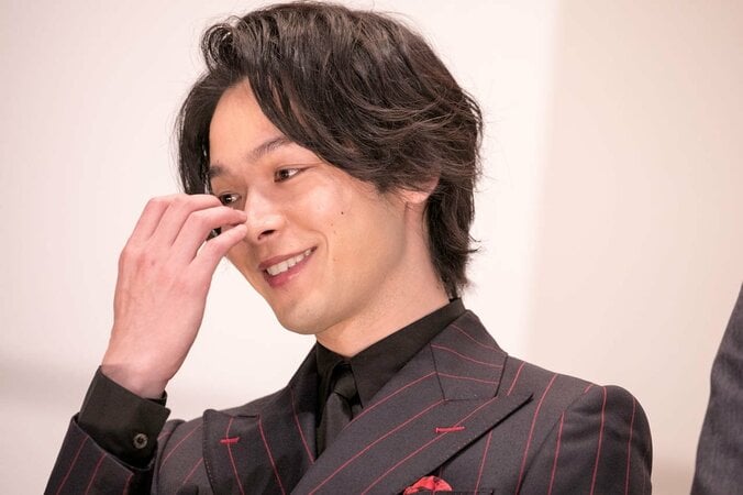 中村倫也、『孤狼の血』狂犬役に「緊張で眠れなかったです…8時間くらいしか（笑）」 6枚目