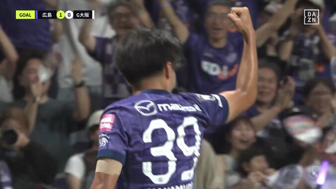 アニメかよ！22歳日本代表FWの“凪誠士郎なみビタ止めトラップ＆股抜きシュート”が話題沸騰「年間ベストゴールあるだろ」「神過ぎる」 4枚目