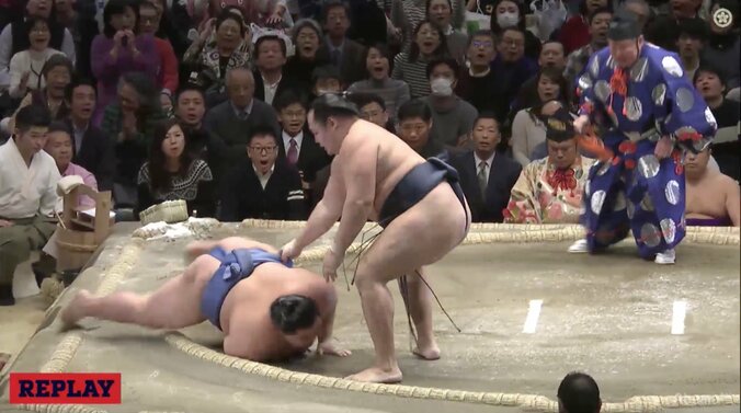 横綱・鶴竜、全勝守る　正代に磐石の相撲で5場所ぶりの勝ち越し　陸奥親方「上手が十分でした」 1枚目