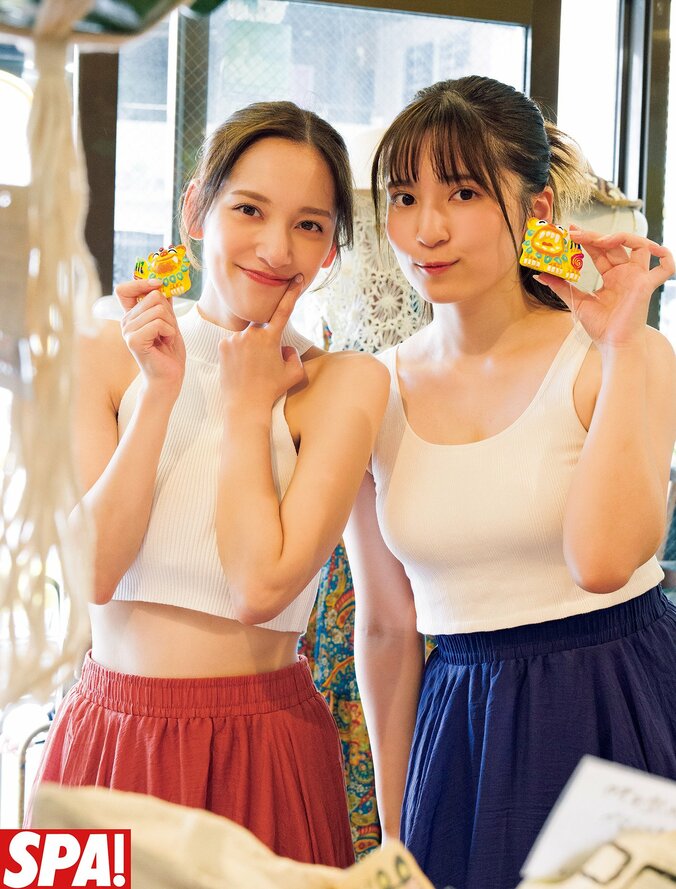 都丸紗也華＆都丸亜華梨、“最強のグラビアシスターズ”が絡み合う肢体を披露 『週刊SPA！』表紙登場 1枚目