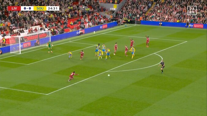 「これぞ遠藤」「らしい奪い方」今季初スタメンの遠藤航、ハードプレス＆華麗なボール奪取で決定機創出の瞬間 5枚目