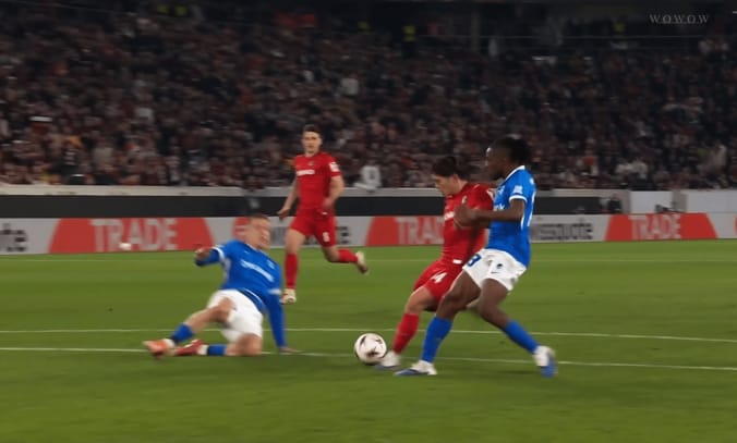 フィニッシュする鈴木唯人