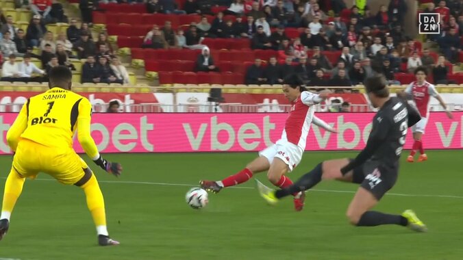 【映像】南野拓実、完璧な抜け出しから股抜き狙いのシュート