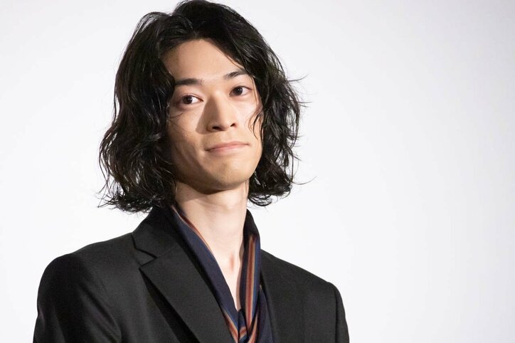 片寄涼太、鈴木伸之、町田啓太、佐野玲於ら“王子たち”が白石聖の似顔絵で対決!『PRINCE OF LEGEND』初日舞台挨拶