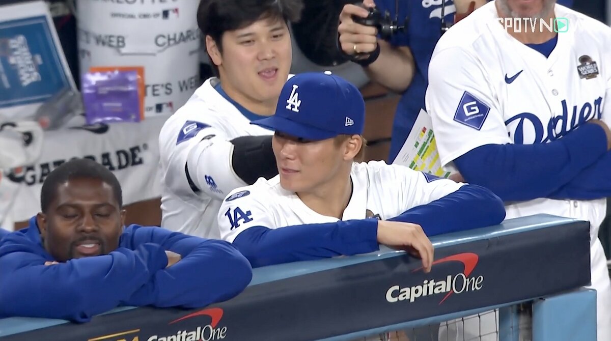 山本由伸、WS初勝利の熱投を大谷翔平が“粋な祝福” カメラが捉えたひと