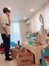 アレクサンダー『今日から大掃除‼️ 使わなくなったオモチャ2000個はあるぞ』