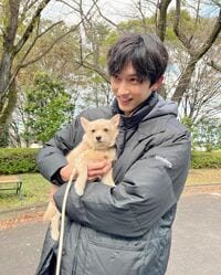 『恋です！』犬を抱っこする杉野遥亮のオフショットに「胸の中飛び込んでもいいでしょうか？」「犬になりたい」とファン歓喜