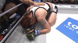 「ビジュアル異次元」女性格闘家、“ジョシカク”を引っ張ってきた先輩にボコボコにされ号泣TKO負け