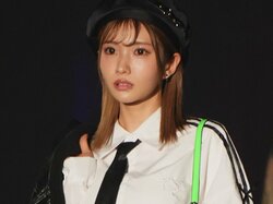 “伝説のキャバ嬢”から社長に転身・ひめか、“超ミニ”で太ももあらわ 輝く美脚を惜しげもなく披露し絶賛の声「大サービス」「脚が長く見えてより美しい」