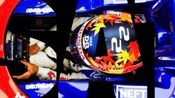 角田裕毅、“鈴鹿スペシャル”特製ヘルメットの秘話を激白 「ただ色を変えただけじゃ…」超クールに激変した裏事情