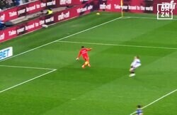 正確無比！ 鈴木彩艶の“極上バックスピンパス”が話題「お見事」「レベルアップしてる」「相手だと絶対に嫌なGK」味方の足下にピタリと届けた瞬間