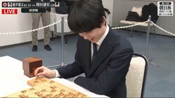 「いつもより余計に回しております」藤井聡太竜王・名人のくるくる駒回しにファン視線釘付け「めっちゃ器用」