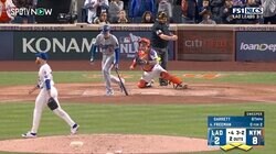 フリーマン、満塁の好機で判定に愕然…敵地NYが揺れた“勝負を分ける”一球 「えっストライクか」SNSは賛否