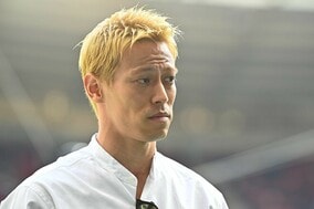 「７分!? これ何回言わせるんですか！」本田圭佑が“長すぎる”前半ATに疑問符。寺川アナが説明も納得いかず…【W杯決勝】