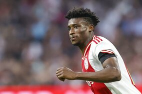 「次の100億円プレーヤーだ」圧巻ドリブル、豪快ゴールにアシスト、パス成功率100%…アヤックス所属「2000年生まれの逸材MF」によるCLプレー集が話題!