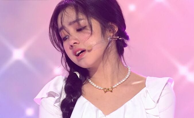 【写真・画像】イントロから「みんなの視線を奪っていた」12歳の美しすぎる練習生、難しいバラードに見事な高音を響かせ感動のステージに！胸を打つ感情表現に審査員がため息　1枚目