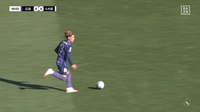 「ゴラッソ過ぎる」元日本代表GKも呆然！超強烈ブレ球無回転ミドル炸裂「理不尽ゴール」「こういう強引なのがいいのよ」 4枚目