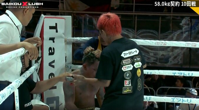 8ラウンド終了時にコーナーでえずくカシメロ