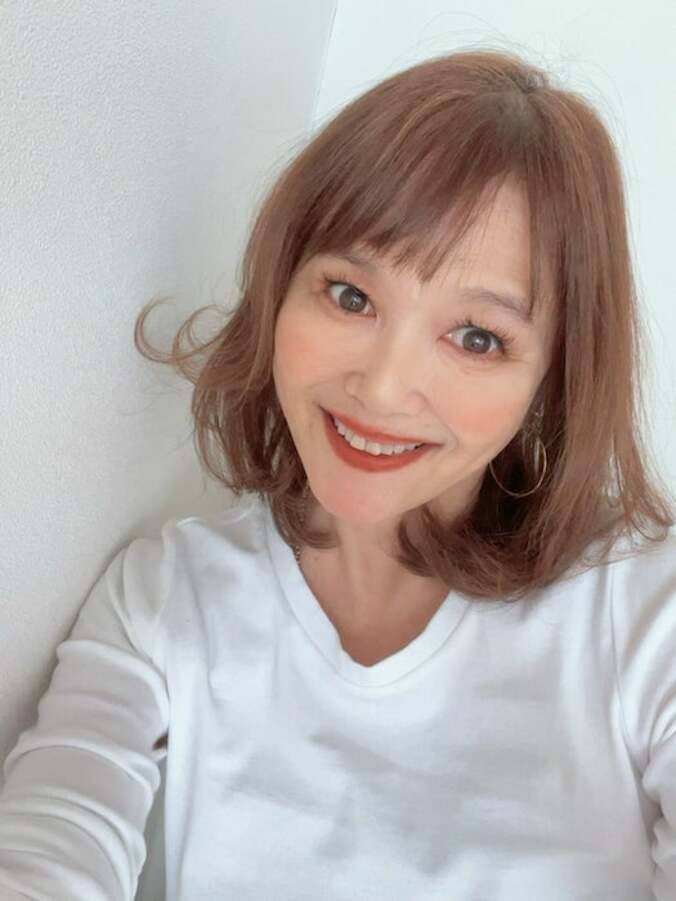  高見恭子、バッサリ切ったヘアスタイルを公開「とっても可愛い」「お似合い」の声  1枚目