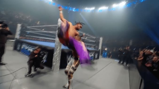 そのままカーメロにダイブ