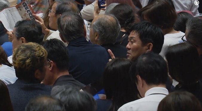 「え、映ってるやん」大相撲、客席にまさかの人物「どこや?w」「本物!」思わぬ展開にファン興奮 意外な親交も明らかに 5枚目