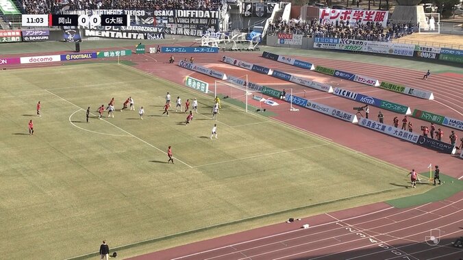 「PKはおかしい」「これはよく見てるわ」競り合いで肘が顔面直撃→ファウル判定に賛否両論「腕がかなり上がってたからなぁ」 3枚目