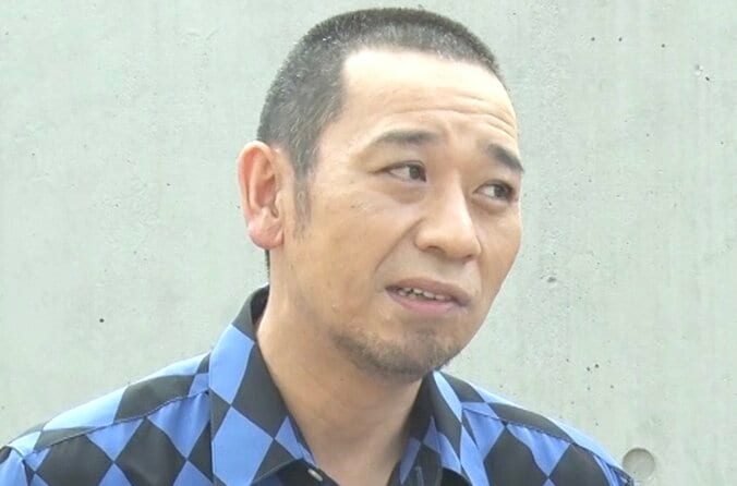 【写真・画像】オダウエダ植田に押し潰されM-1王者が謝罪「何この格好」千鳥も衝撃　1枚目