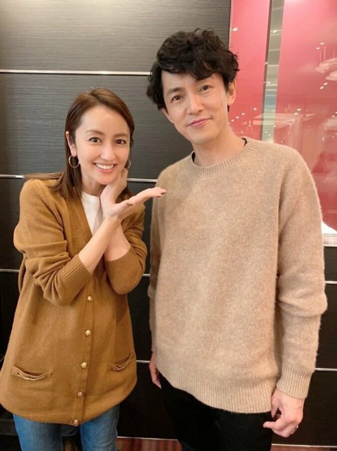 矢田亜希子、藤木直人の主演舞台観劇で2ショット「たくさん笑わせていただきました！」 1枚目