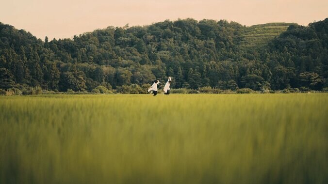 【写真・画像】『灰仭巫覡』の映像化よりも先にミュージックビデオが発表に！描き下ろし新曲『君と明かした夜』が公開、ジャケットは作者・大暮維人氏が描き下ろし　3枚目