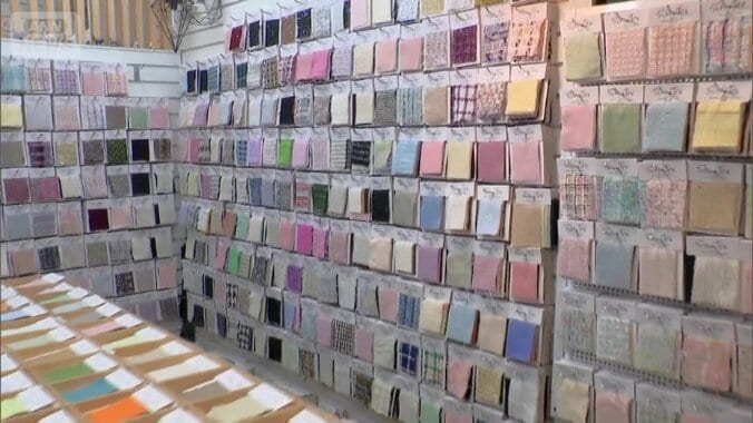 生地や服飾、副資材を中心とした専門店が密集