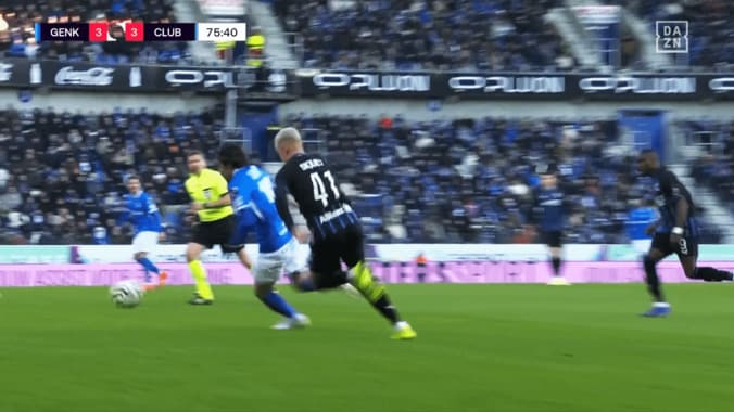 一気にカットインする伊東純也