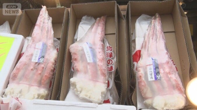 年末アメ横　タラバガニが相場の3～4割安　値上がり前に計画的に仕入れて販売 1枚目