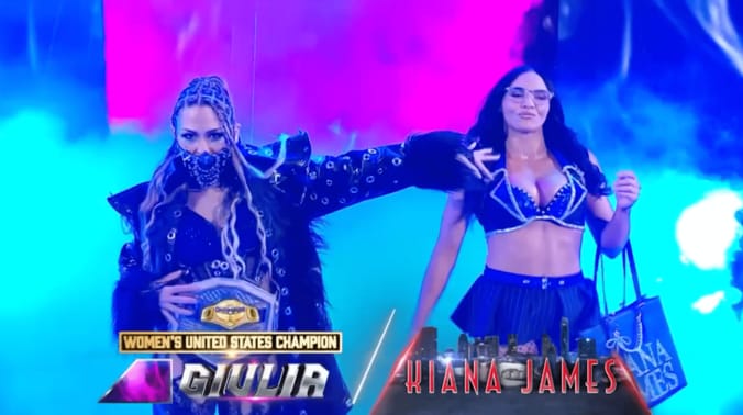 ジュリア（写真左）とキアナ・ジェームズ（同右）