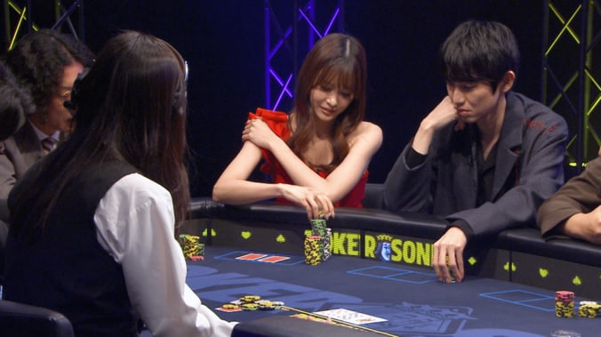 【映像】美人すぎるポーカープロの“クールな表情”