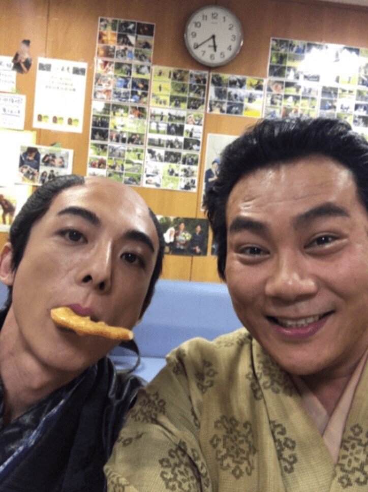 高橋一生の“あーん&パクッ”姿に女性ファン萌えキュン