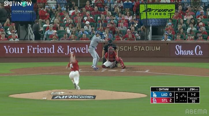 【写真・画像】大谷翔平、183キロの弾丸ヒット→相手野手がまさかの一回転…守備の名手を翻弄する爆速打球　1枚目