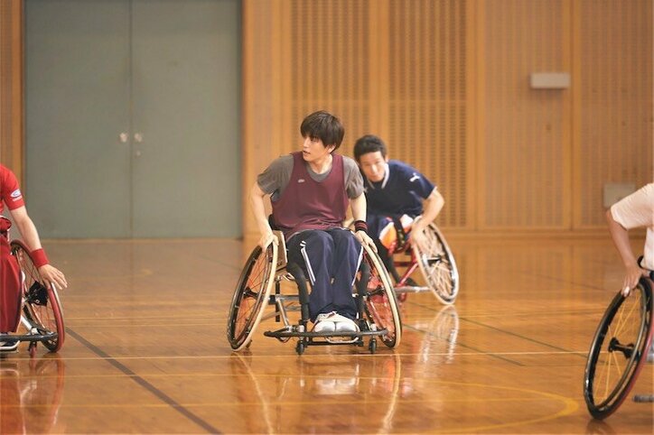 岩田剛典の真剣な表情に見とれてしまう…『パーフェクトワールド 君といる奇跡』車イスバスケの場面写真解禁