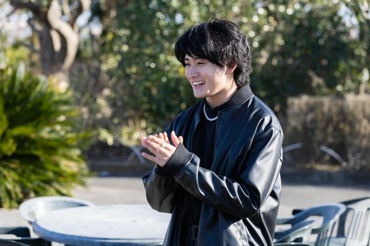 モテモテの元K-POP練習生、子犬系俳優と手繋ぎデート！ライバル男子も乱入『私の年下王子さま』第10話