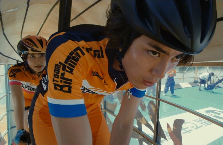 土屋太鳳、毒舌キャラで新境地！ 映画『トリガール！』本ビジュアル解禁